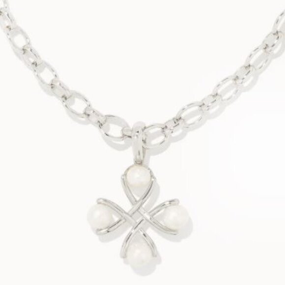 KENDRA SCOTT Everleigh Pearl Pendant Necklace in Silver - Picture 4 of 4